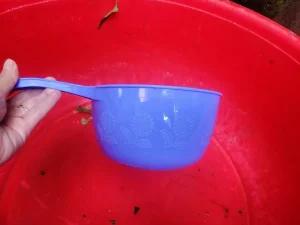 gáo nhựa múc nước có cán Vĩ Hưng