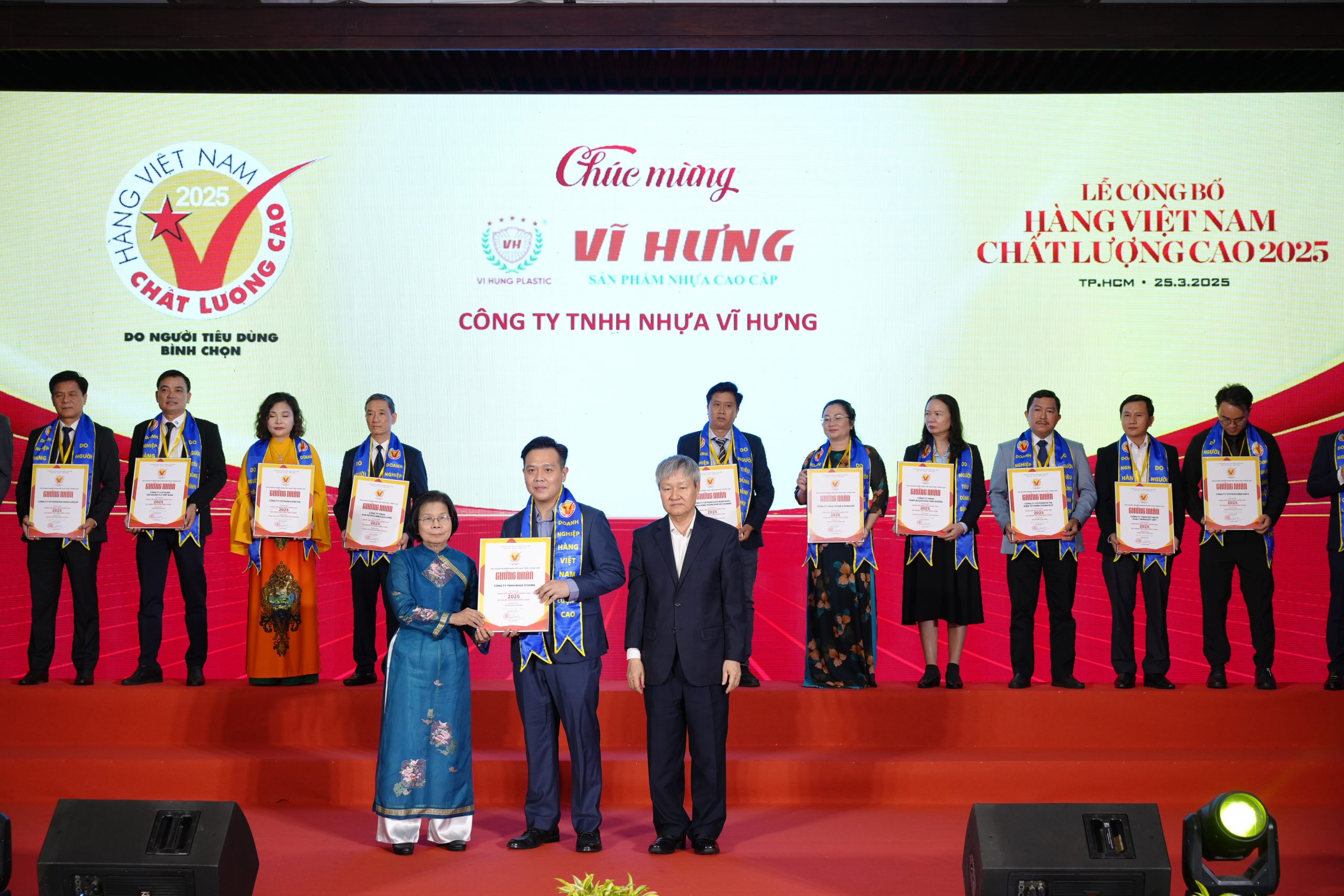 Hàng Việt Nam chất lượng cao năm 2025