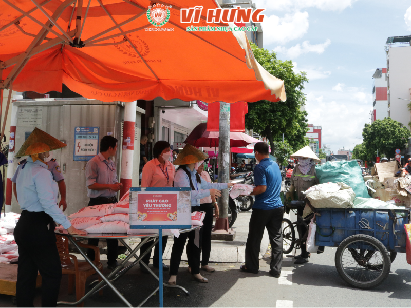 Nhựa Vĩ Hưng từ thiện 
