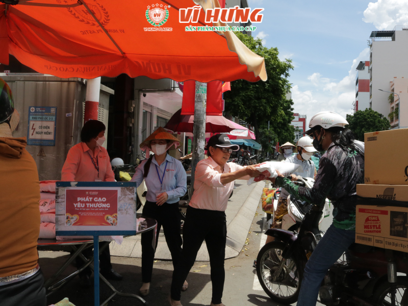 Nhựa Vĩ Hưng từ thiện 