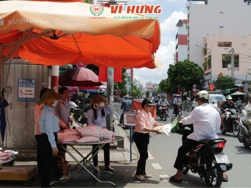 Nhựa Vĩ Hưng từ thiện 