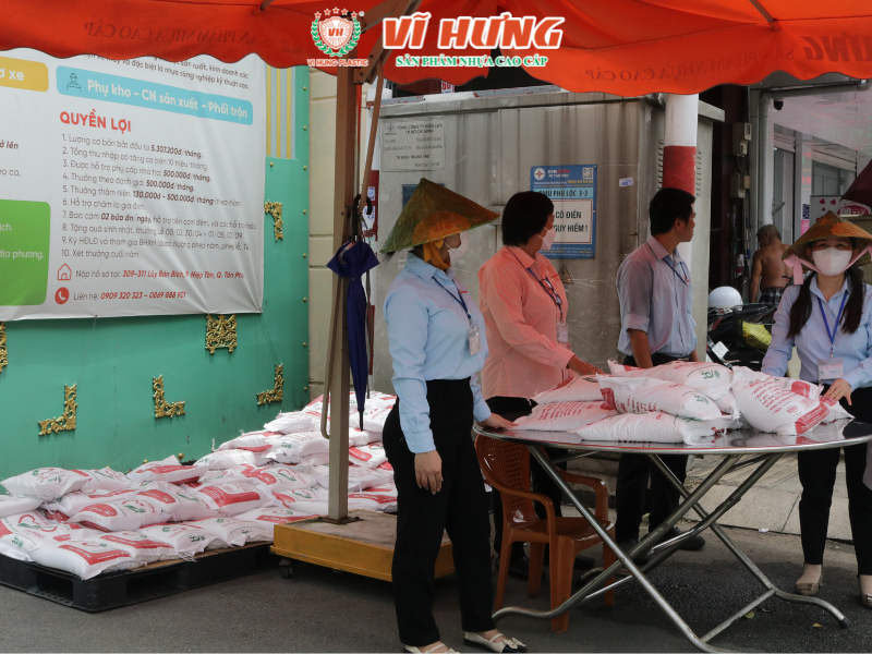 Nhựa Vĩ Hưng từ thiện 