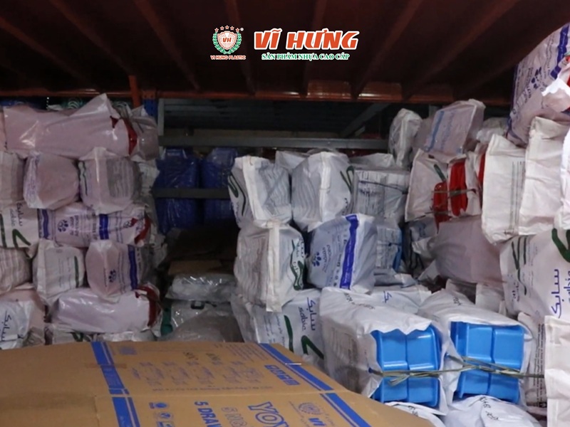 Kho bảo quản hạt nhựa nguyên sinh nhập khẩu Sabic tại nhà máy Vĩ Hưng