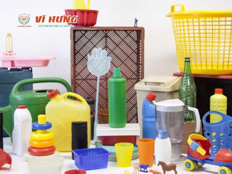 Các sản phẩm gia dụng nhiều màu sắc làm từ nhựa PP như hộp đựng thực phẩm và vật dụng nhà bếp