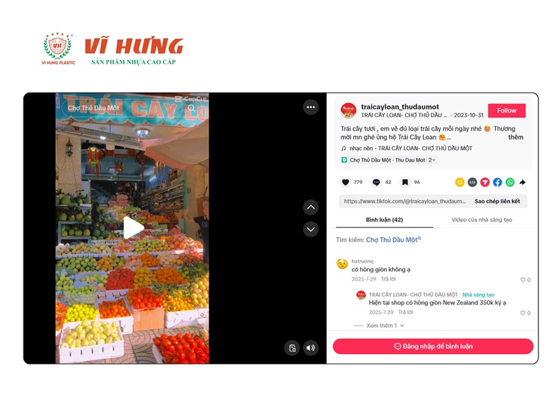 Video TikTok quay sạp trái cây khi hàng vừa về, nhiều trái cây tươi được bày trước cửa hàng